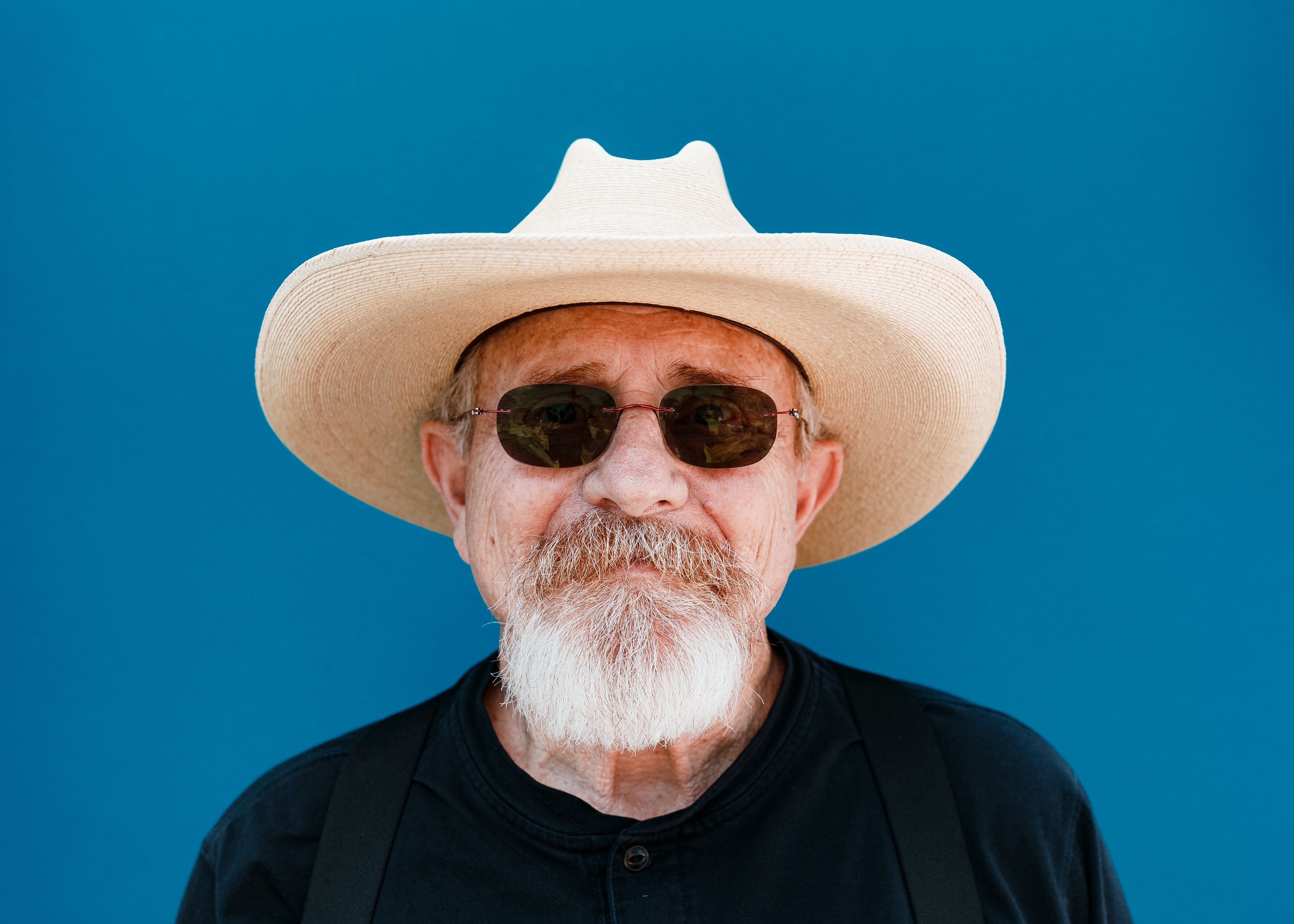 old man in white cowboy hat